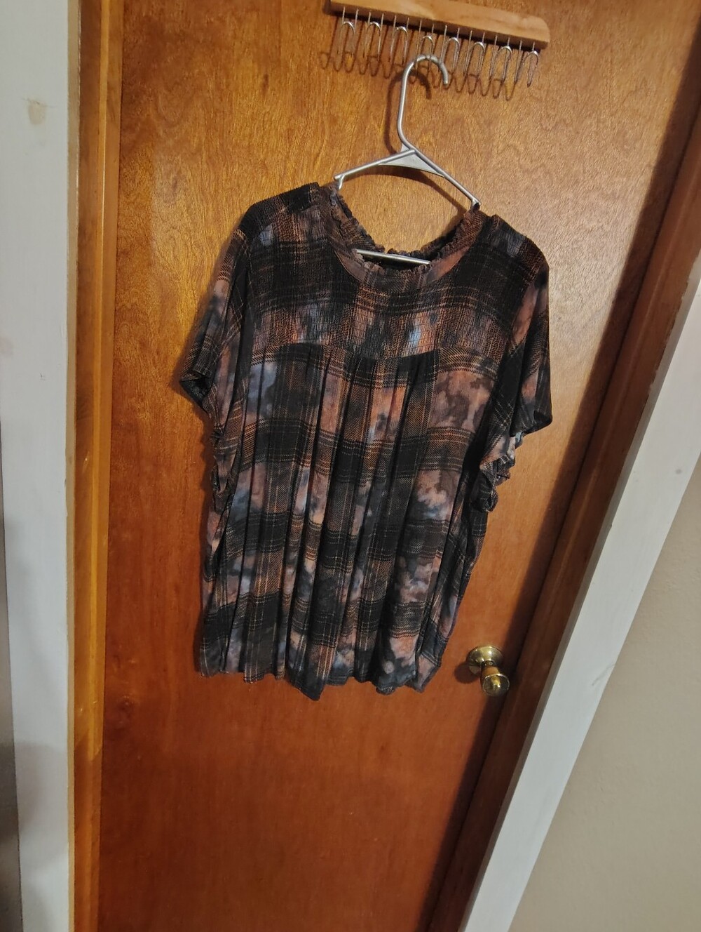 Women's Black and Brown Plaid Short-Sleeve Top